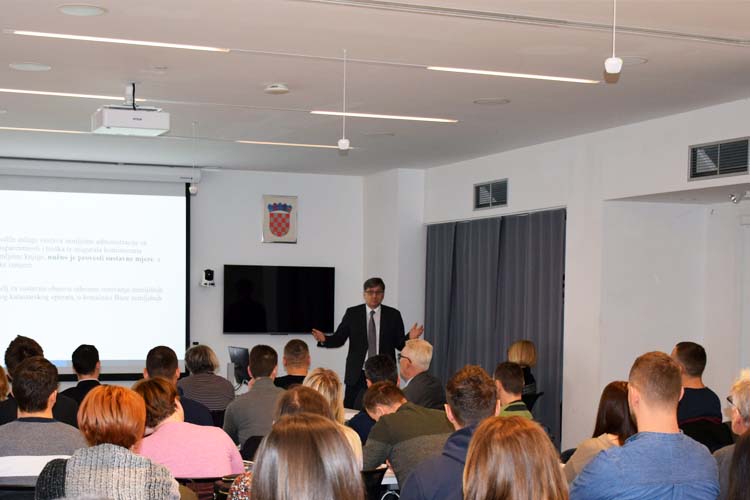 Slika /slike/Vijesti/Katastarska izmjera/2023/2-5/Radionica_53.jpg